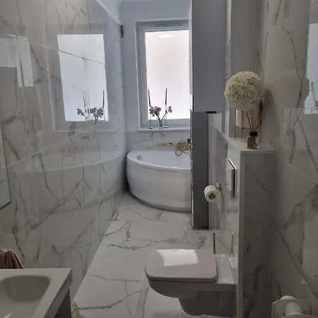 شقة Wojciecha 9b 2 - Srodmiescie 70m2 Pietro 1 *