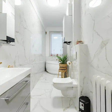 Апартаменти Wojciecha 9b 2 - Srodmiescie 70m2 Pietro 1 *